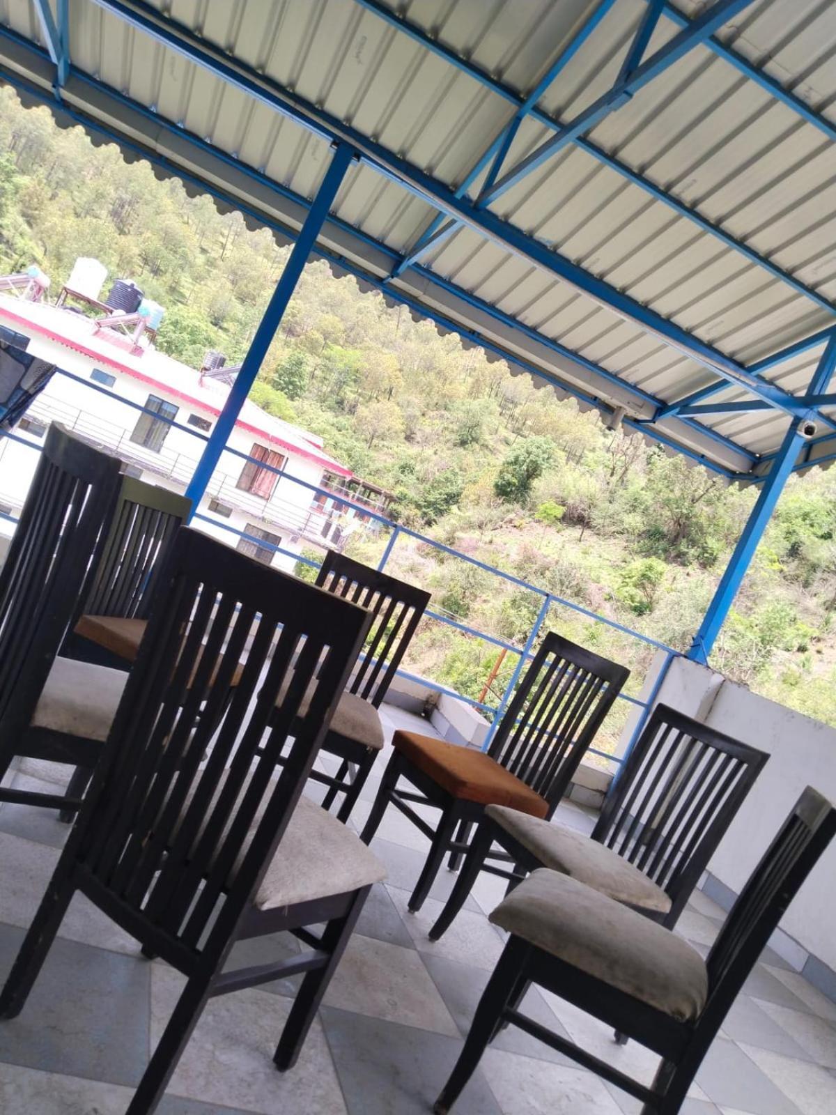 Abuzz Oxfordcaps Chanakya Hostel โซลัน ภายนอก รูปภาพ