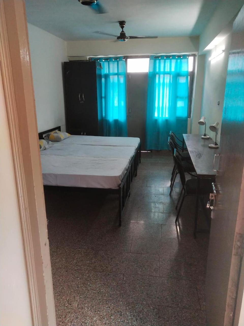 Abuzz Oxfordcaps Chanakya Hostel โซลัน ภายนอก รูปภาพ
