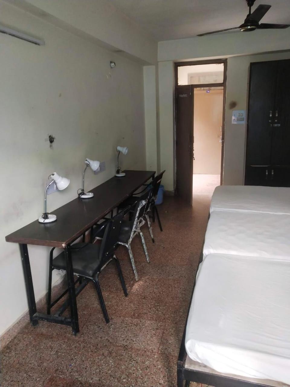Abuzz Oxfordcaps Chanakya Hostel โซลัน ภายนอก รูปภาพ