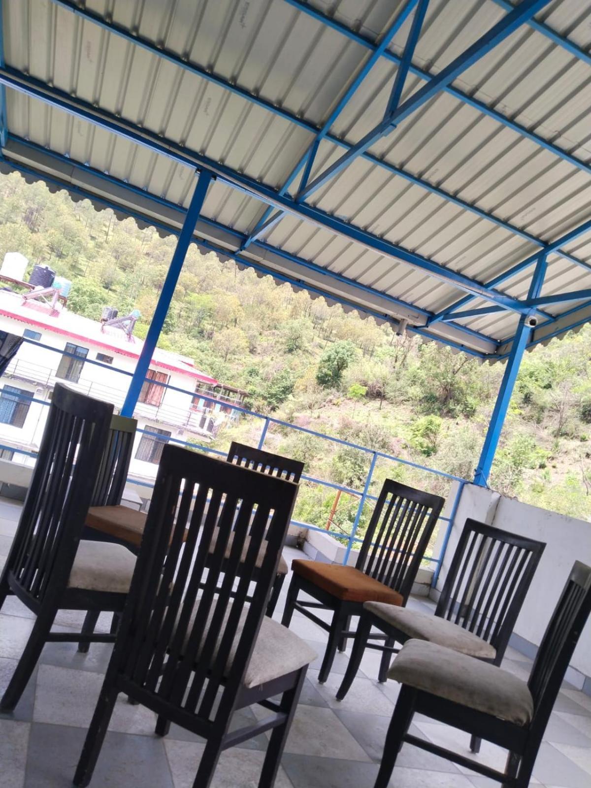 Abuzz Oxfordcaps Chanakya Hostel โซลัน ภายนอก รูปภาพ
